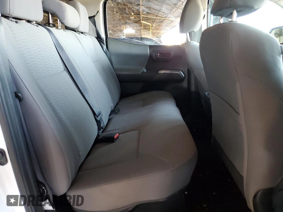2017 Toyota Tacoma SR5 z VIN 3TMAZ5CN4HM047927, wystawiony jako Copart lot #54748255 z przebiegiem 87 906 mil mil oraz Szkoda całkowita • Salvage title. Historia ofert i sprzedaży dostępna na DreamBid. Obrazek 10.