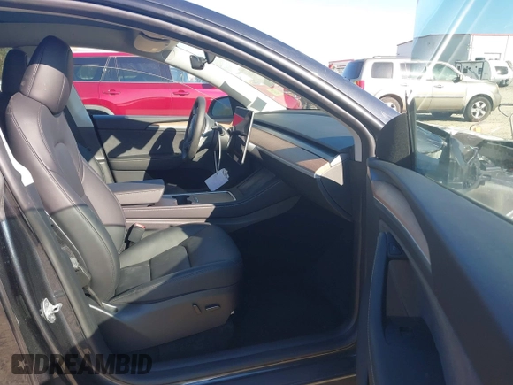 2024 Tesla Model Y Long Range with VIN 7SAYGDEE8RA293641, listed as a IAAI auction lot 41891018 with 7,341 mi miles and . Bid and sale history available at DreamBid. Image 5.