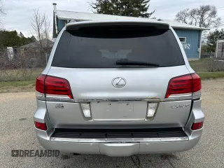 2013 Lexus LX 570 z VIN JTJHY7AX9D4100920, wystawiony jako Copart lot #57066255 z przebiegiem 229 058 mil mil oraz Czysty tytuł • Clean title. Historia ofert i sprzedaży dostępna na DreamBid. Obrazek 13.