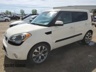 2013 Kia Soul + z VIN KNDJT2A63D7485855, wystawiony jako Copart lot #58670075 z przebiegiem 98 971 mil mil oraz Szkody całkowita. Historia ofert i sprzedaży dostępna na DreamBid. Obrazek 1.