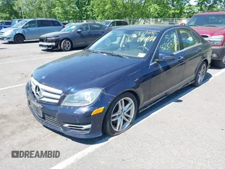 2013 Mercedes-Benz C 300 Sport z VIN WDDGF8AB6DR265878, wystawiony jako IAAI lot #42305750 z przebiegiem 138 585 mil mil oraz . Historia ofert i sprzedaży dostępna na DreamBid. Obrazek 17.