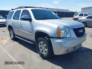 2014 GMC Yukon SLT with VIN 1GKS1CE04ER121301, listed as a IAAI auction lot 41825056 with 141,562 mi miles. Bid and sale history available at carsss.com. Image 1.