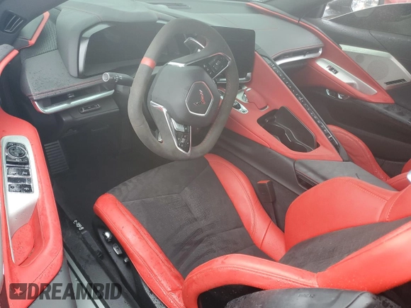 2024 Chevrolet Corvette 2LT z VIN 1G1YB3D40R5119204, wystawiony jako Copart lot #43156375 z przebiegiem 4 444 mil mil oraz Czysty tytuł • Clean title. Historia ofert i sprzedaży dostępna na DreamBid. Obrazek 8.