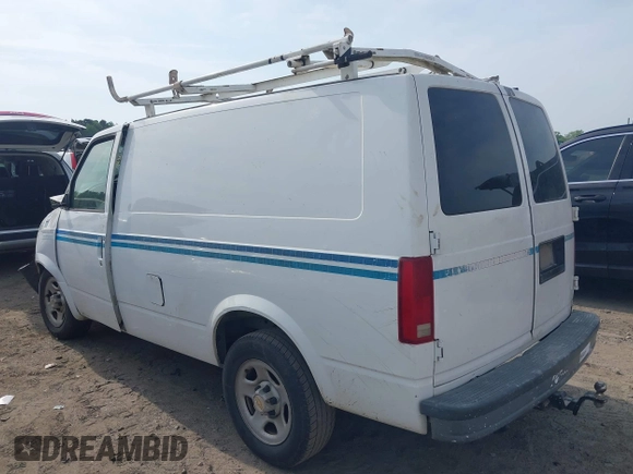 2005 Chevrolet Astro Cargo with VIN 1GCDM19X75B113130, listed as a IAAI auction lot 42027938 with Not Provided miles. Bid and sale history available at carsss.com. Image 3.