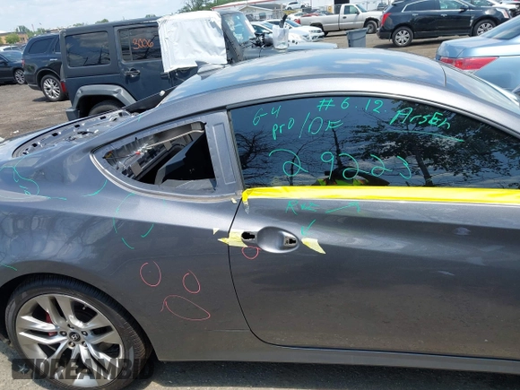 2014 Hyundai Genesis Coupe 2.0T with VIN KMHHT6KD6EU114447, listed as a IAAI auction lot 42561898 with 101,453 mi miles and . Bid and sale history available at DreamBid. Image 15.