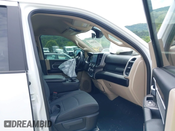 2022 Ram 2500 Big Horn with VIN 3C6UR5MJ0NG383441, listed as a IAAI auction lot 42368641 with 27,903 mi miles and . Bid and sale history available at DreamBid. Image 5.