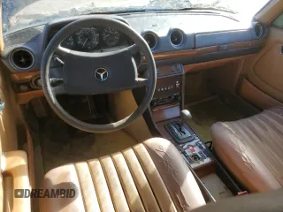 1984 Mercedes-Benz 300 D with VIN WDBAB33A2EA078638, listed as a Copart auction lot 87009344 with 274,549 mi miles and Clean Title. Bid and sale history available at DreamBid. Image 8.