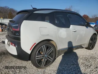 2021 BMW i3 with VIN WBY8P2C03M7H98241, listed as a Copart auction lot 82617824 with 0 mi miles and Salvage Title. Bid and sale history available at carsss.com. Image 3.