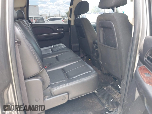 2012 GMC Sierra 2500HD SLT z VIN 1GT121C81CF186445, wystawiony jako IAAI lot #42170069 z przebiegiem 133 098 mil mil oraz . Historia ofert i sprzedaży dostępna na DreamBid. Obrazek 8.