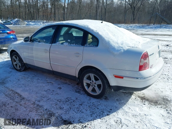 2004 Volkswagen Passat GLX z VIN WVWRH63B74P254107, wystawiony jako IAAI lot #41476148 z przebiegiem 88 359 mil mil oraz . Historia ofert i sprzedaży dostępna na DreamBid. Obrazek 3.