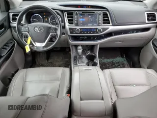 2018 Toyota Highlander SE with VIN 5TDJZRFH2JS497739, listed as a Copart auction lot 47561755 with 58,945 mi miles and Salvage title. Bid and sale history available at DreamBid. Image 8.