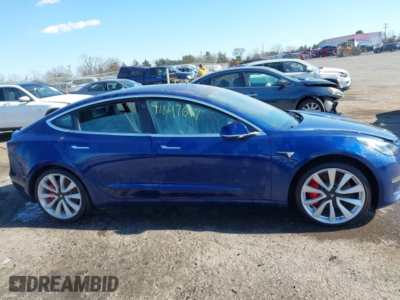 2018 Tesla Model 3 Long Range Battery z VIN 5YJ3E1EB5JF180030, wystawiony jako IAAI lot #41897617 z przebiegiem 89 557 mil mil oraz . Historia ofert i sprzedaży dostępna na DreamBid. Obrazek 13.