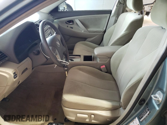 2010 Toyota Camry z VIN JTNBF3EK3A3002517, wystawiony jako Copart lot #57753675 z przebiegiem 196 094 mil mil oraz Szkoda całkowita • Salvage title. Historia ofert i sprzedaży dostępna na DreamBid. Obrazek 7.