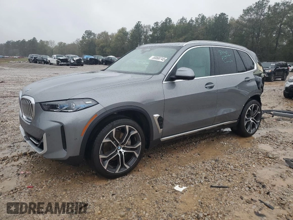 2024 BMW X5 sDrive40i z VIN 5UX13EU09R9S65574, wystawiony jako Copart lot #50068745 z przebiegiem 27 083 mil mil oraz Szkoda całkowita • Salvage title. Historia ofert i sprzedaży dostępna na DreamBid. Obrazek 1.