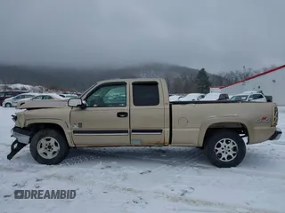 2005 Chevrolet Silverado 1500 with VIN 1GCEK19V75E150685, listed as a IAAI auction lot 41431129 with 254,224 mi miles. Bid and sale history available at carsss.com. Image 14.