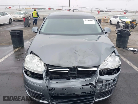 2010 Volkswagen Jetta SE z VIN 3VWRZ7AJ8AM148955, wystawiony jako IAAI lot #41241313 z przebiegiem 134 124 mil mil oraz . Historia ofert i sprzedaży dostępna na DreamBid. Obrazek 12.