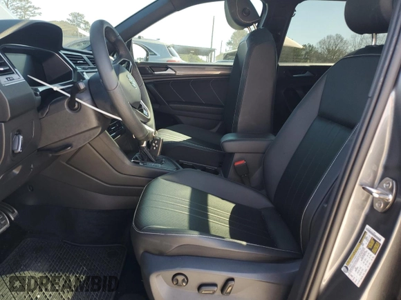 2022 Volkswagen Tiguan SE R-Line Black with VIN 3VVCB7AX5NM080672, listed as a Copart auction lot 48558245 with 29,934 mi miles and Salvage Title. Bid and sale history available at DreamBid. Image 7.