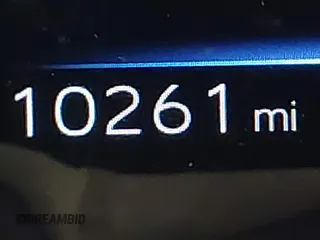 2023 Toyota bZ4X XLE z VIN JTMABACA3PA038951, wystawiony jako IAAI lot #41961433 z przebiegiem 10 261 mil mil oraz . Historia ofert i sprzedaży dostępna na DreamBid. Obrazek 7.