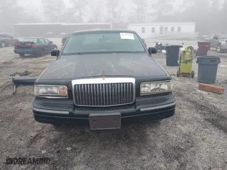 1997 Lincoln Town Car Signature with VIN 1LNLM82W4VY630979, listed as a IAAI auction lot 41775990 with 1 mi miles. Bid and sale history available at carsss.com. Image 12.