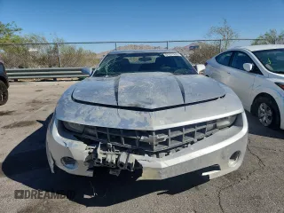 2013 Chevrolet Camaro LS z VIN 2G1FA1E38D9139569, wystawiony jako Copart lot #61077805 z przebiegiem 119 027 mil mil oraz Czysty tytuł • Clean title. Historia ofert i sprzedaży dostępna na DreamBid. Obrazek 5.