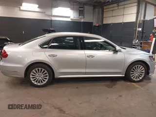2016 Volkswagen Passat SE z VIN 1VWBT7A30GC020823, wystawiony jako IAAI lot #42204074 z przebiegiem 87 784 mil mil oraz . Historia ofert i sprzedaży dostępna na DreamBid. Obrazek 13.