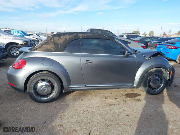 2013 Volkswagen Beetle Convertible 2.5L with VIN 3VW5X7AT3DM811083, listed as a IAAI auction lot 41168960 with 116,210 mi miles. Bid and sale history available at carsss.com. Image 13.