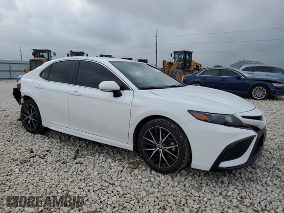 2022 Toyota Camry SE with VIN 4T1G11AKXNU702906, listed as a Copart auction lot 51081115 with 39,702 mi miles and Clean Title. Bid and sale history available at DreamBid. Image 4.