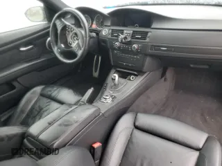2013 BMW M3 z VIN WBSKG9C59DJ593396, wystawiony jako Copart lot #55317305 z przebiegiem 49 651 mil mil oraz Szkody całkowita. Historia ofert i sprzedaży dostępna na DreamBid. Obrazek 8.