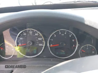 2008 Jeep Liberty Limited z VIN 1J8GN58KX8W193424, wystawiony jako IAAI lot #42398191 z przebiegiem 211 549 mil mil oraz . Historia ofert i sprzedaży dostępna na DreamBid. Obrazek 7.