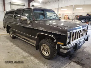 1991 GMC Suburban z VIN 1GKEV16K5MF500359, wystawiony jako Copart lot #81125224 z przebiegiem 177 181 mil mil oraz Tytuł czysty. Historia ofert i sprzedaży dostępna na DreamBid. Obrazek 4.