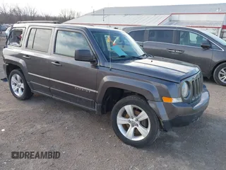 2016 Jeep Patriot High Altitude z VIN 1C4NJPFA5GD543228, wystawiony jako IAAI lot #41790893 z przebiegiem 109 949 mil mil oraz . Historia ofert i sprzedaży dostępna na DreamBid. Obrazek 1.