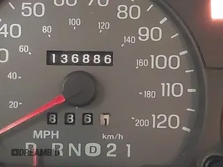2000 Mercury Grand Marquis LS z VIN 2MEFM75W0YX736324, wystawiony jako IAAI lot #41865927 z przebiegiem 136 886 mil mil oraz . Historia ofert i sprzedaży dostępna na DreamBid. Obrazek 15.