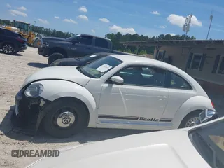 2013 Volkswagen Beetle 2.5L w/Sun с VIN 3VWJP7AT2DM659280, выставлен на аукционе IAAI как лот 42165515 с пробегом Не указан миль и . История ставок и продаж доступна на DreamBid. Изображение 15.