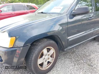 2007 Jeep Grand Cherokee Laredo z VIN 1J8HR48P57C590313, wystawiony jako IAAI lot #42306996 z przebiegiem 181 737 mil mil oraz . Historia ofert i sprzedaży dostępna na DreamBid. Obrazek 6.