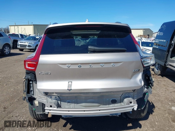 2024 Volvo XC40 Plus Bright Theme z VIN YV4L12UE3R2290695, wystawiony jako IAAI lot #41812076 z przebiegiem 42 047 mil mil oraz . Historia ofert i sprzedaży dostępna na DreamBid. Obrazek 16.