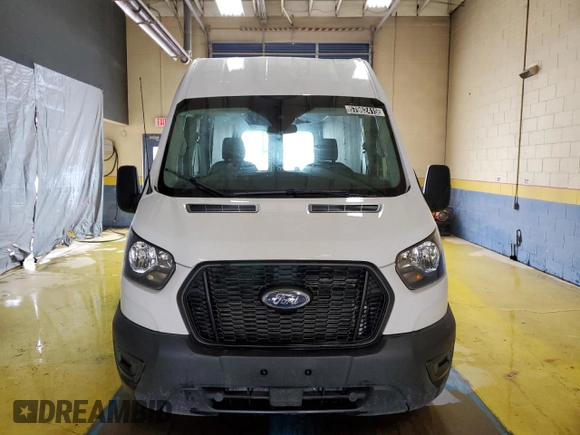 2023 Ford Transit Cargo z VIN 1FTBR3X8XPKA82734, wystawiony jako Copart lot #57962415 z przebiegiem 53 505 mil mil oraz Tytuł czysty. Historia ofert i sprzedaży dostępna na DreamBid. Obrazek 5.