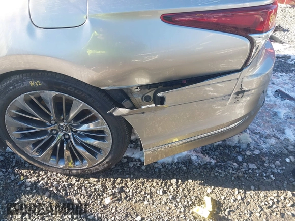 2018 Lexus LS 500 z VIN JTHC51FF5J5005343, wystawiony jako IAAI lot #41582364 z przebiegiem 93 085 mil mil oraz . Historia ofert i sprzedaży dostępna na DreamBid. Obrazek 18.