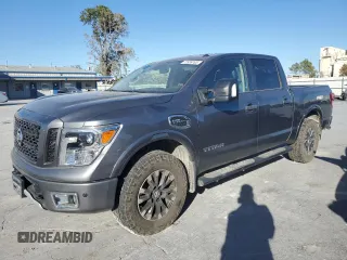 2017 Nissan Titan Platinum Reserve z VIN 1N6AA1E53HN543012, wystawiony jako Copart lot #39144854 z przebiegiem 83 008 mil mil oraz Szkoda całkowita • Salvage title. Historia ofert i sprzedaży dostępna na DreamBid. Obrazek 1.