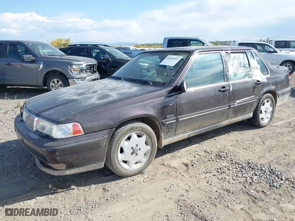1997 Volvo S90 with VIN YV1KS960XV1115179, listed as a IAAI auction lot 40556853 with 115,660 mi miles. Bid and sale history available at carsss.com. Image 2.