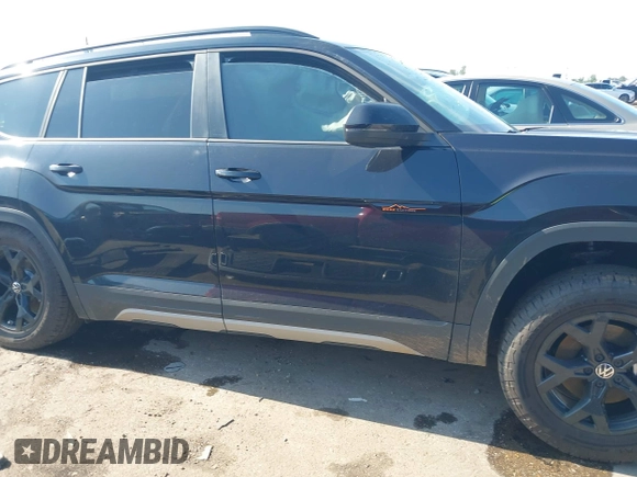 2025 Volkswagen Atlas SE with VIN 1V2CR2CA1SC504687, listed as a IAAI auction lot 42171699 with 1,847 mi miles and . Bid and sale history available at DreamBid. Image 13.