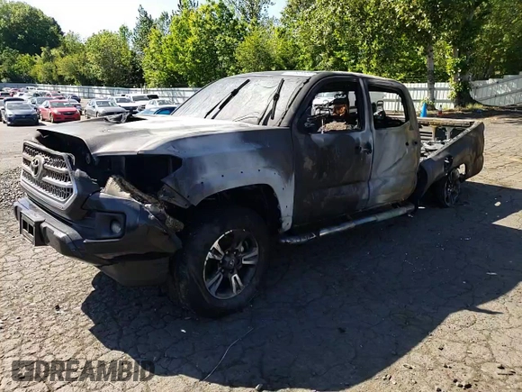 2017 Toyota Tacoma SR5 z VIN 3TMDZ5BN3HM033290, wystawiony jako Copart lot #55990995 z przebiegiem Nie podano mil oraz Szkoda całkowita • Salvage title. Historia ofert i sprzedaży dostępna na DreamBid. Obrazek 12.