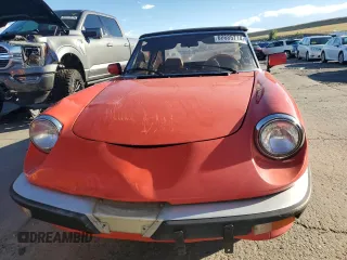 1983 Alfa Romeo Spider Veloce z VIN ZARBA5413D1017001, wystawiony jako Copart lot #68685714 z przebiegiem 71 738 mil mil oraz Szkody całkowita. Historia ofert i sprzedaży dostępna na DreamBid. Obrazek 5.