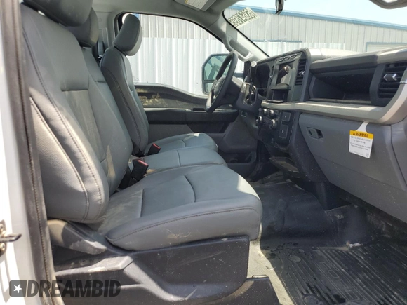 2024 Ford F-250 XL z VIN 1FTBF2BA2REC62479, wystawiony jako Copart lot #63647595 z przebiegiem Nie podano mil oraz Szkoda całkowita • Salvage title. Historia ofert i sprzedaży dostępna na DreamBid. Obrazek 7.