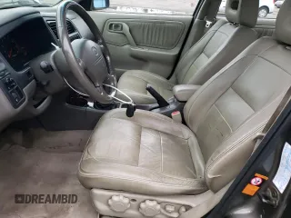 2000 Infiniti G20 Luxury z VIN JNKCP11A5YT303404, wystawiony jako Copart lot #82801234 z przebiegiem 178 185 mil mil oraz Tytuł czysty. Historia ofert i sprzedaży dostępna na DreamBid. Obrazek 7.