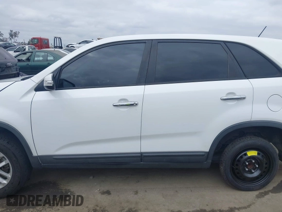 2014 Kia Sorento LX with VIN 5XYKT3A66EG486609, listed as a IAAI auction lot 42040281 with Not Provided miles and . Bid and sale history available at DreamBid. Image 13.