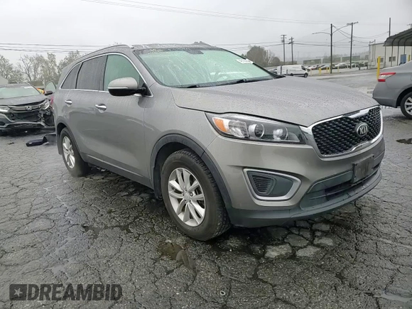 2016 Kia Sorento LX z VIN 5XYPGDA57GG162692, wystawiony jako Copart lot #49185585 z przebiegiem 134 152 mil mil oraz Szkoda całkowita • Salvage title. Historia ofert i sprzedaży dostępna na DreamBid. Obrazek 12.