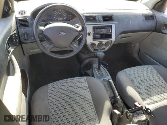 2006 Ford Focus S z VIN 1FAHP34N36W250236, wystawiony jako Copart lot #53794555 z przebiegiem 198 791 mil mil oraz Szkody całkowita. Historia ofert i sprzedaży dostępna na DreamBid. Obrazek 8.