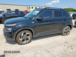 2021 Hyundai Venue SEL z VIN KMHRC8A3XMU098728, wystawiony jako Copart lot #61072645 z przebiegiem 66 025 mil mil oraz Czysty tytuł • Clean title. Historia ofert i sprzedaży dostępna na DreamBid. Obrazek 1.