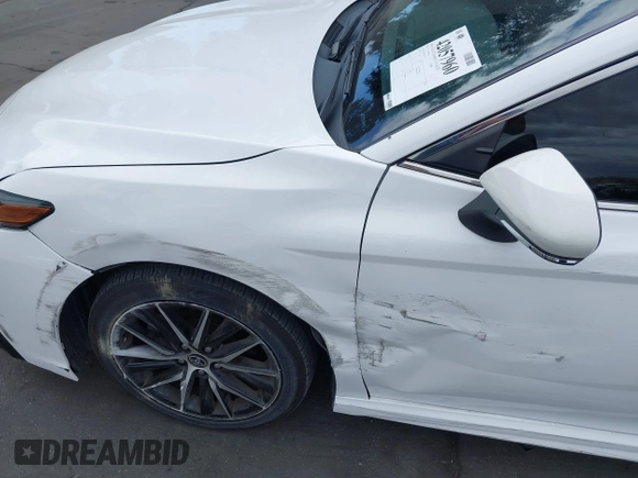 2022 Toyota Camry SE z VIN 4T1G11AK4NU675377, wystawiony jako IAAI lot #42057960 z przebiegiem 46 936 mil mil oraz . Historia ofert i sprzedaży dostępna na DreamBid. Obrazek 12.
