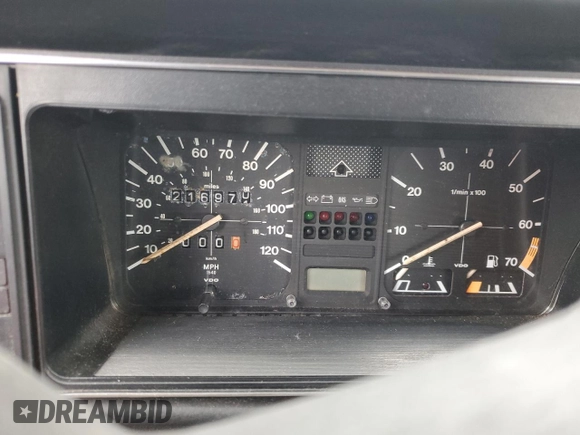 1984 Volkswagen Rabbit z VIN WVWCA0152EK015292, wystawiony jako Copart lot #55503315 z przebiegiem 216 970 mil mil oraz Tytuł czysty. Historia ofert i sprzedaży dostępna na DreamBid. Obrazek 9.